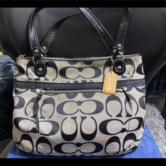 Coach Poppy Tote - Picture 2 of 6